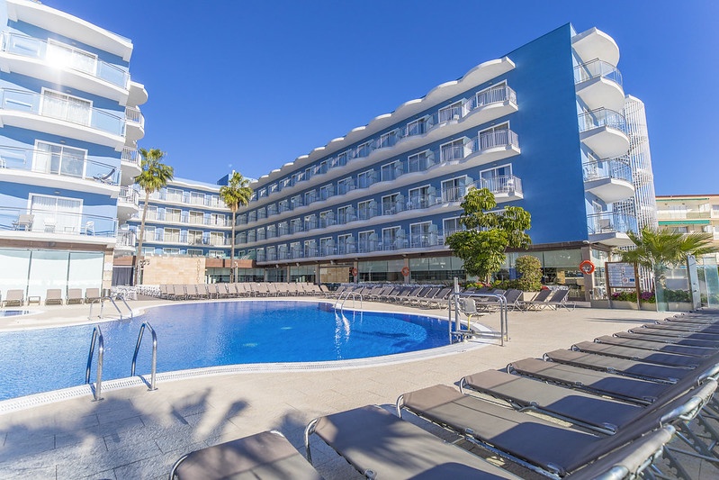 hotel con piscina en cambrils
